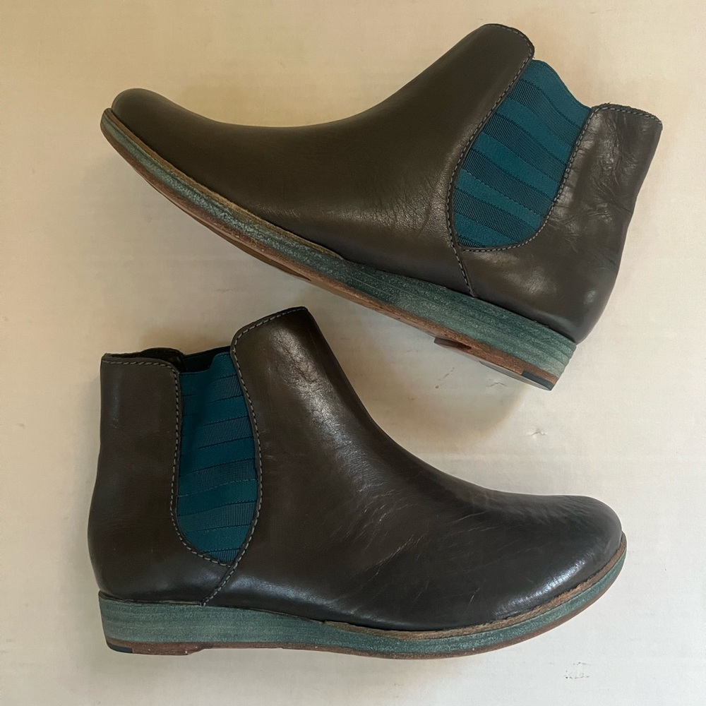 Kork Ease gray leather booties turquoise blue details size 7 / EU 38